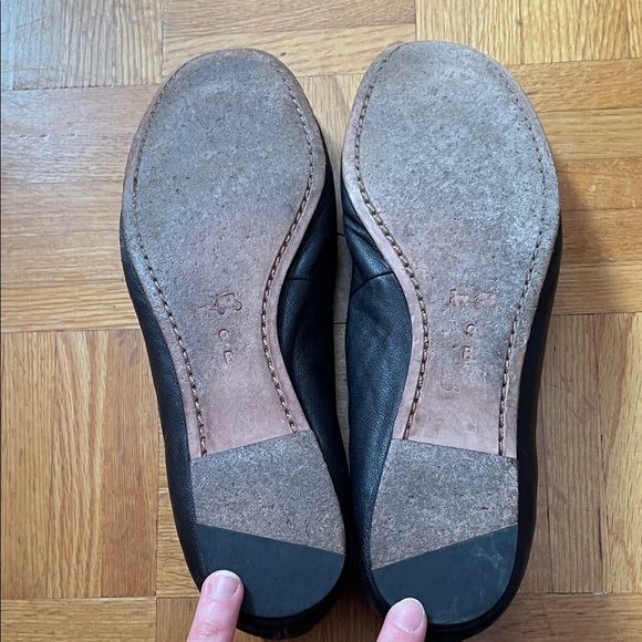 Classic Black Coach Ballet Flats with Bow Detail - Picture 7 of 7